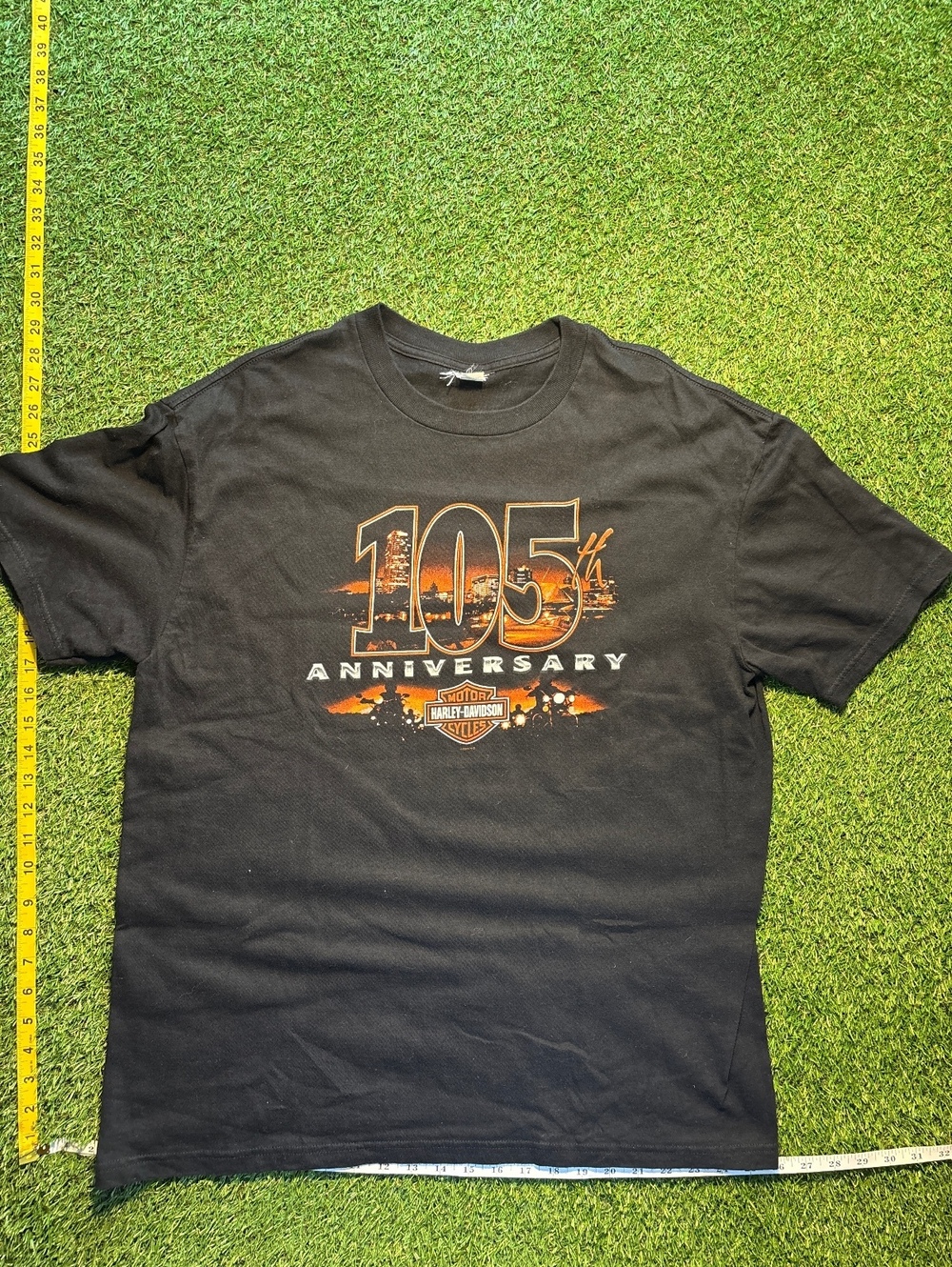 2000s Harley Davidson dealership t- shirt